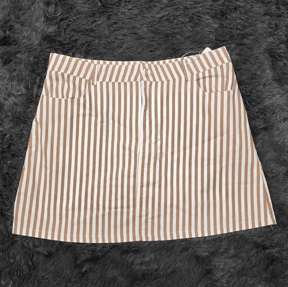 Forever 21- Striped A-Line Mini Skirt - Beige & White. Size L. NWOT